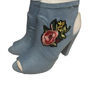 NWT Red Delicious Denim open Toe Booties with Embroidered Rose 7.5
